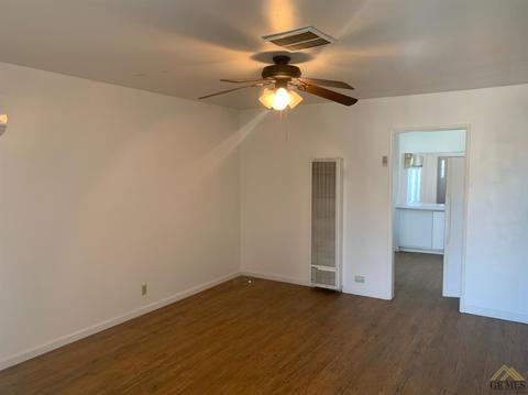 219 E St, Taft, CA 93268 photo 2