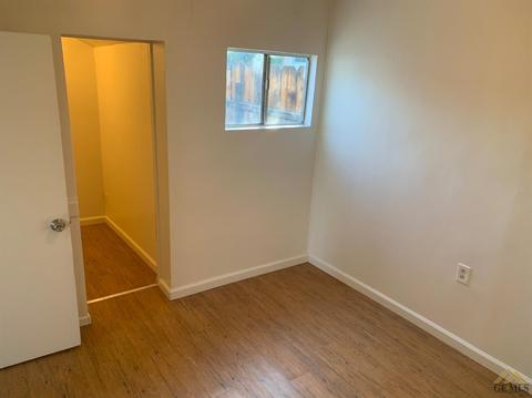 219 E St, Taft, CA 93268 photo 7