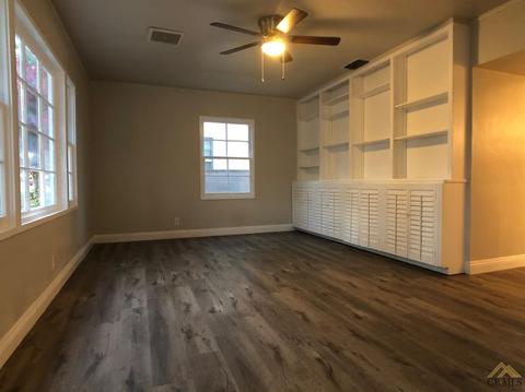 216 E Lucard St, Taft, CA 93268 photo 2