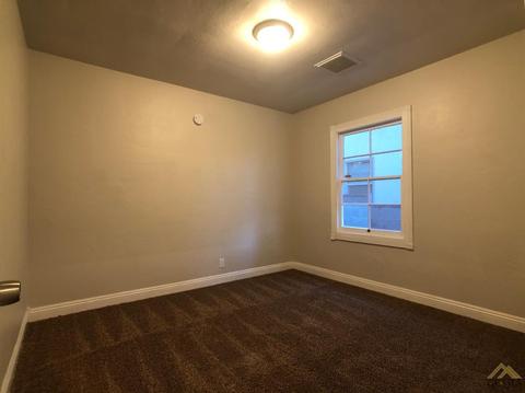 216 E Lucard St, Taft, CA 93268 photo 9