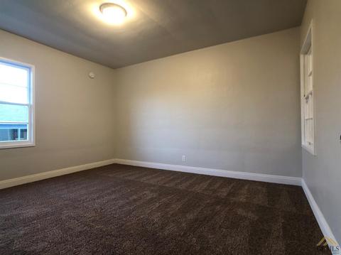 216 E Lucard St, Taft, CA 93268 photo 13