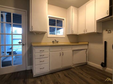 216 E Lucard St, Taft, CA 93268 photo 8