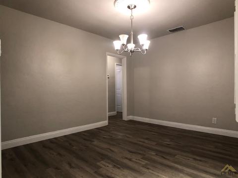 216 E Lucard St, Taft, CA 93268 photo 4
