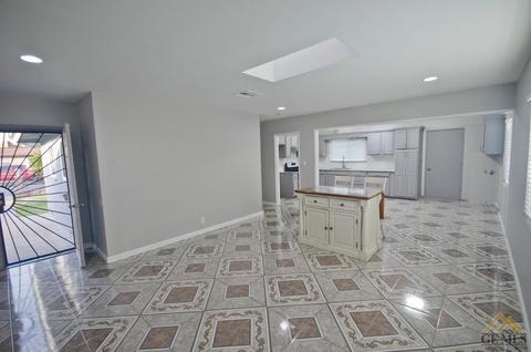 1501 Meredith Dr, Bakersfield, CA 93304 photo 4