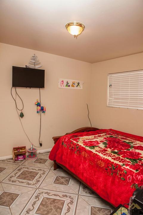 8605 Gregory Ave, Lamont, CA 93241 photo 9