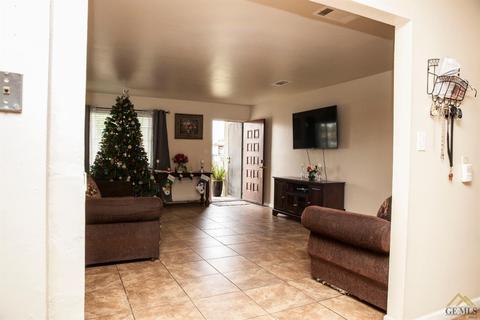 8605 Gregory Ave, Lamont, CA 93241 photo 4