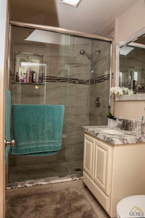 8605 Gregory Ave, Lamont, CA 93241 photo 11