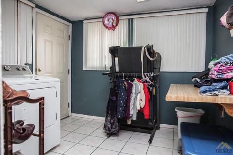 8605 Gregory Ave, Lamont, CA 93241 photo 12