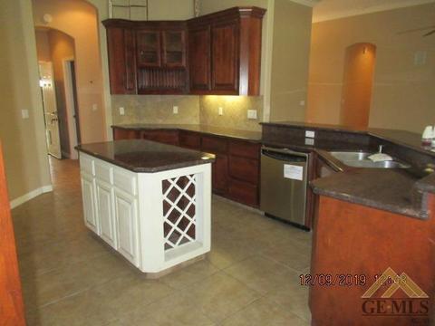 11329 Stroke Cutters Dr, Taft, CA 93268 photo 5