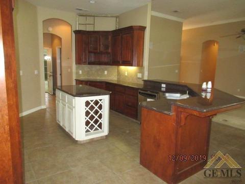 11329 Stroke Cutters Dr, Taft, CA 93268 photo 4