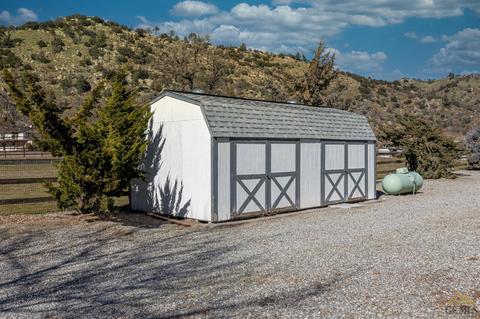 27551 Kelso Dr, Tehachapi, CA 93561 photo 4