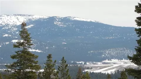 10758 Mougle Ln, Truckee, CA 96161 photo 2