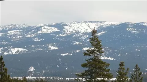 10758 Mougle Ln, Truckee, CA 96161 photo 5