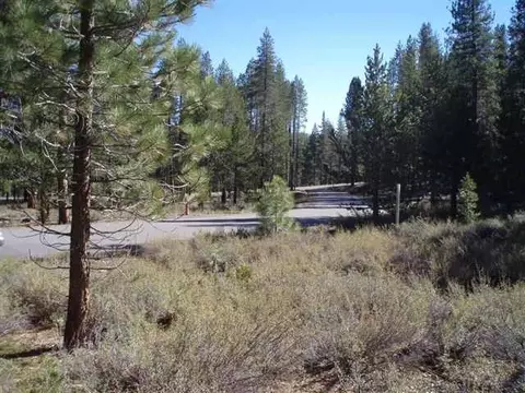 11810 Bottcher Loop, Truckee, CA 96161 photo 3