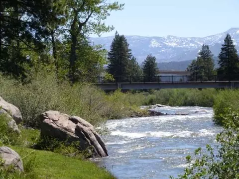 10741 E River St, Truckee, CA 96161 photo 4