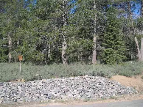 11890 Bottcher Loop, Truckee, CA 96161 photo 2