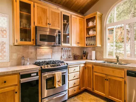 736 Conifer, Truckee, CA 96161 photo 4