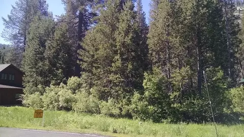 16165 Pine St, Truckee, CA 96161 photo 3