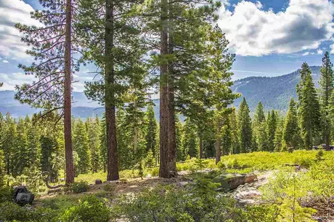 8306 Valhalla Dr, Truckee, CA 96161 photo 3