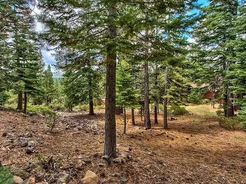 13051 Roundhill Dr, Truckee, CA 96161 photo 2