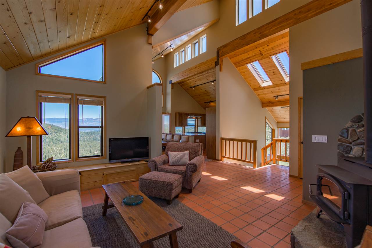 13097 Pinnacle Loop, Truckee, CA 96161 photo 4
