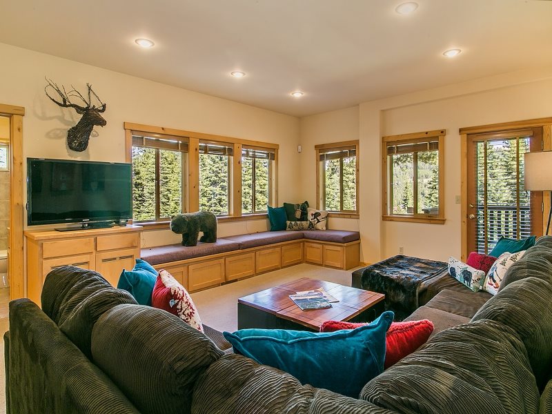 2101 Eagle Feather Ct, Truckee, CA 96161 photo 4