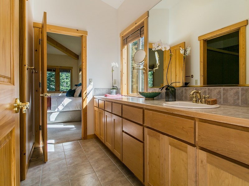 2101 Eagle Feather Ct, Truckee, CA 96161 photo 6