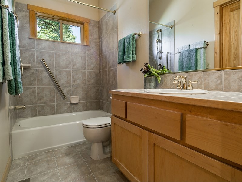 2101 Eagle Feather Ct, Truckee, CA 96161 photo 8