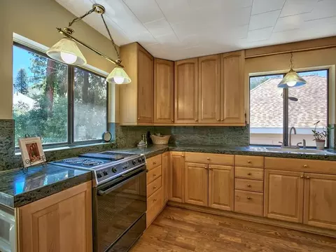 22211 Juniper St, Floriston, CA 96111 photo 5