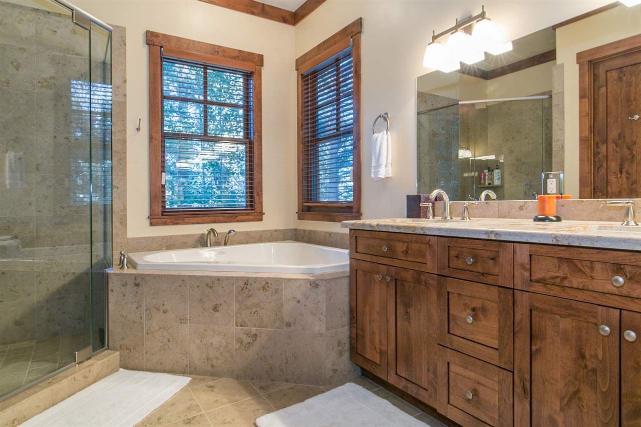 11821 Bottcher Loop, Truckee, CA 96161 photo 6
