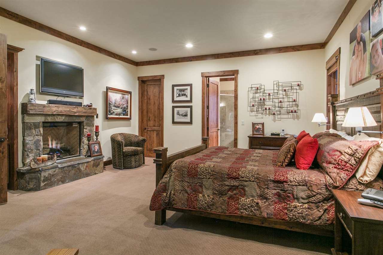 11821 Bottcher Loop, Truckee, CA 96161 photo 5