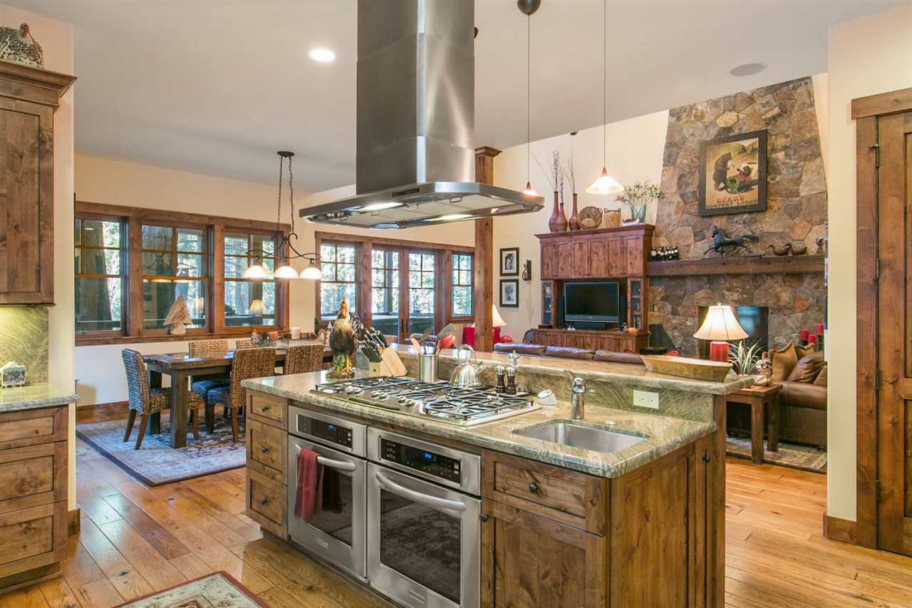 11821 Bottcher Loop, Truckee, CA 96161 photo 4