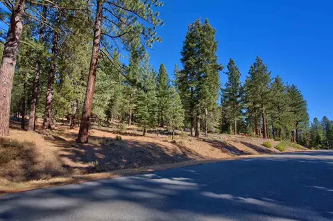 11954 Saddleback Dr, Truckee, CA 96161 photo 4