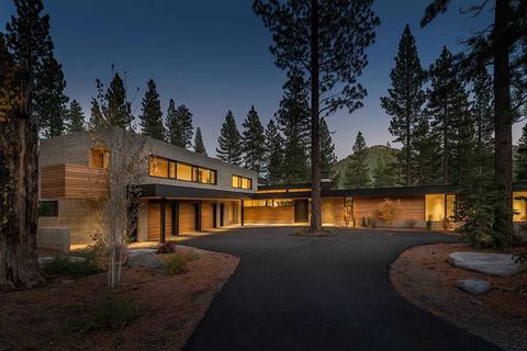8143 Valhalla Dr, Truckee, CA 96161 photo 2