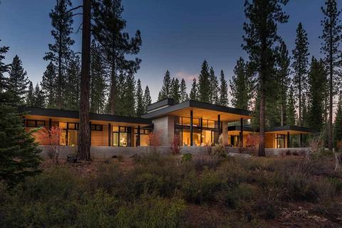 8143 Valhalla Dr, Truckee, CA 96161 photo 1