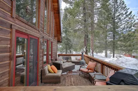 10463 Iris Rd, Truckee, CA 96161 photo 2