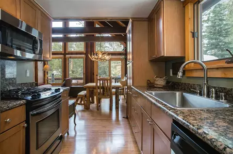 10463 Iris Rd, Truckee, CA 96161 photo 5