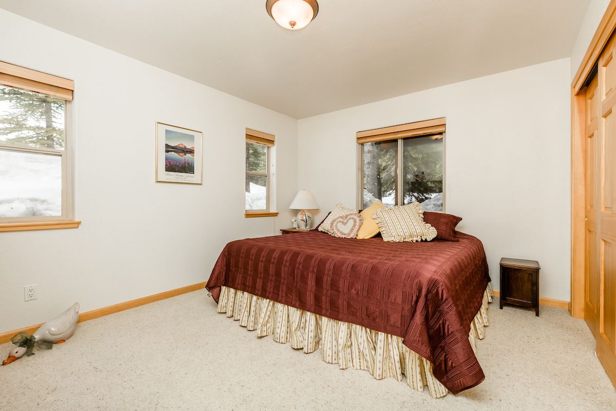 13065 Ski View Loop, Truckee, CA 96161 photo 10