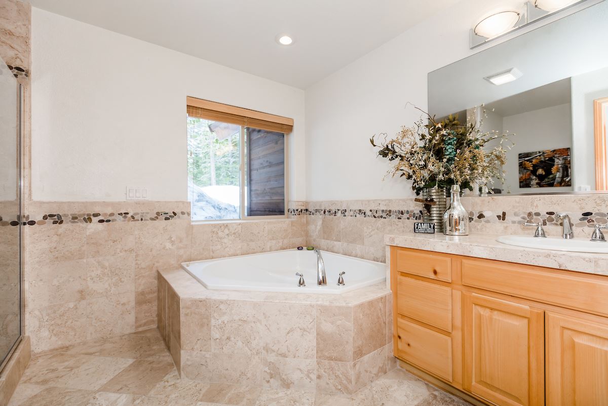13065 Ski View Loop, Truckee, CA 96161 photo 11