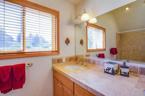12596 Pinnacle Loop, Truckee, CA 96161 photo 10