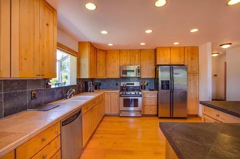 12596 Pinnacle Loop, Truckee, CA 96161 photo 2