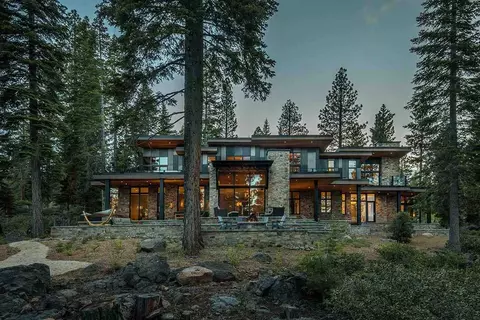 8348 Valhalla Dr, Truckee, CA 96161 photo 2