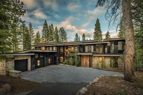 8348 Valhalla Dr, Truckee, CA 96161 photo 1