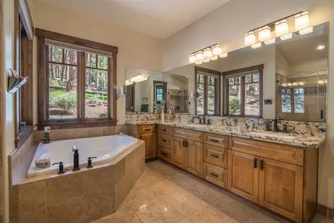 11450 Bottcher Loop, Truckee, CA 96161 photo 8