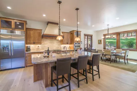 11450 Bottcher Loop, Truckee, CA 96161 photo 5