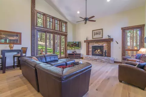 11450 Bottcher Loop, Truckee, CA 96161 photo 3