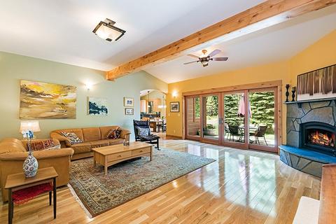 11136 Comstock Dr, Truckee, CA 96161 photo 4