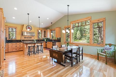 11136 Comstock Dr, Truckee, CA 96161 photo 2