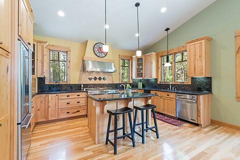 11136 Comstock Dr, Truckee, CA 96161 photo 3