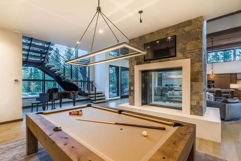 8191 Valhalla Dr, Truckee, CA 96161 photo 4